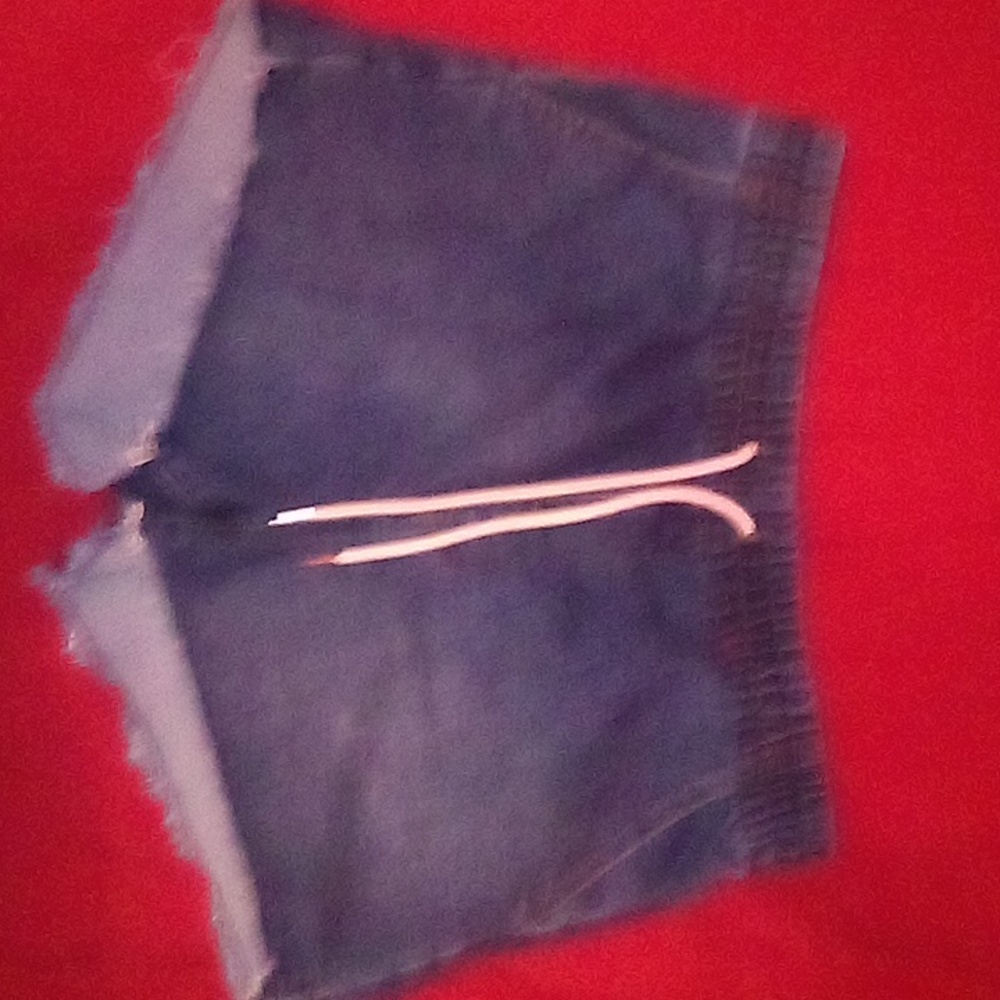 Jean shorts with white strings